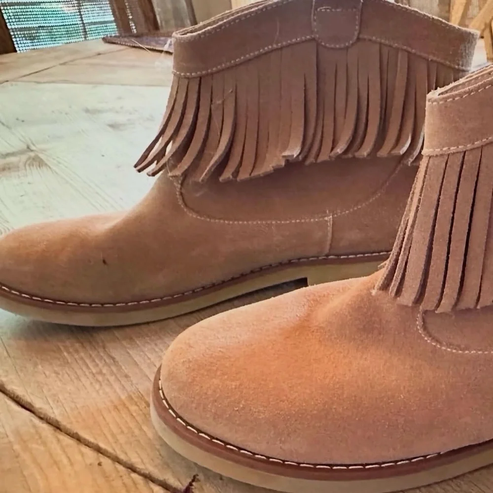 EUC tan suede Elephantito girls boots size big kid 6